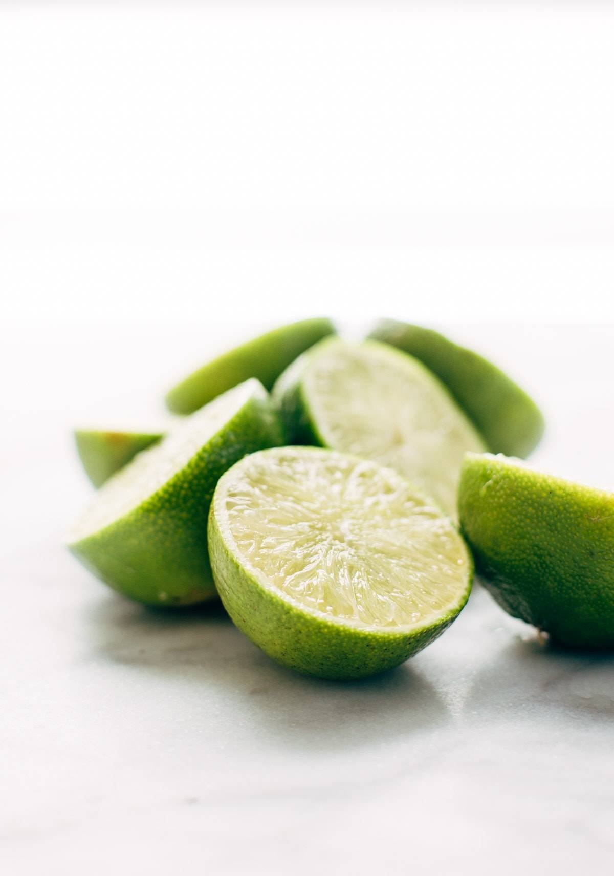 Pitcher Margaritas for a Crowd - all you need is simple syrup, lime juice, and tequila. These make THE BEST party drinks! | pinchofyum.com Pitcher Margaritas for a Crowd - all you need is simple syrup, lime juice, and tequila. These make THE BEST party drinks! | pinchofyum.com